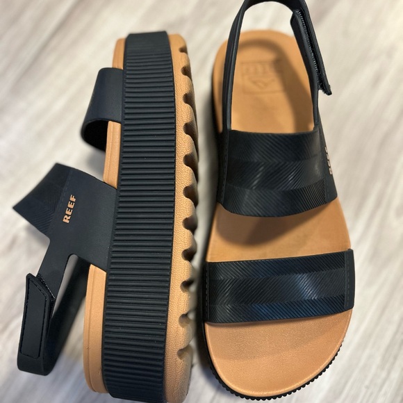 Reef Women's Black Sandals - Picture 2 of 5